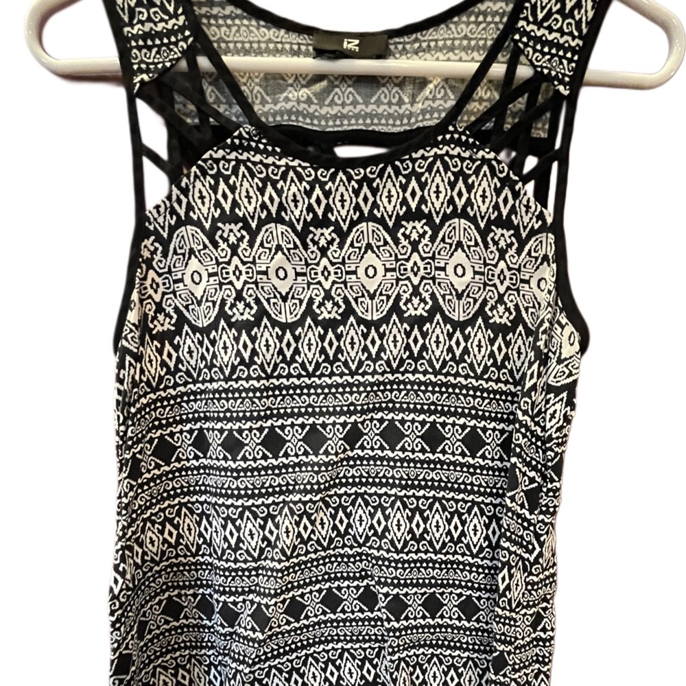 Black and White Patterned Women's Top
